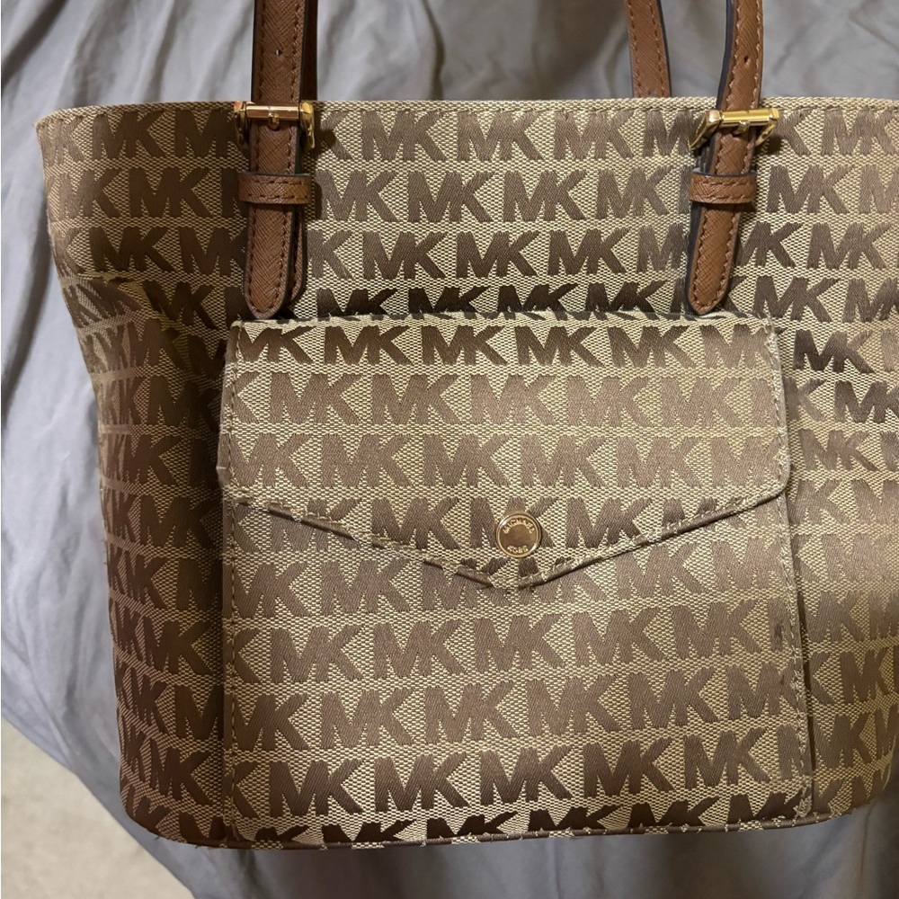 Michael Kors Jet Set Signature Beige Luggage Tote